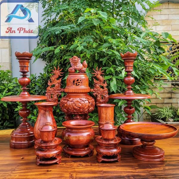 Mâm đựng hoa quả, lư hương..