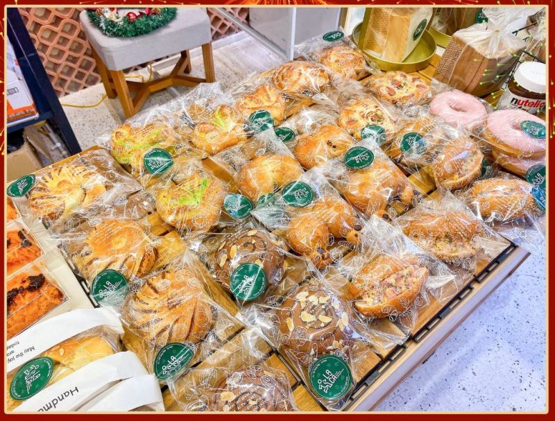 Quầy bánh tại La Cà - Café, Bakery, Playground