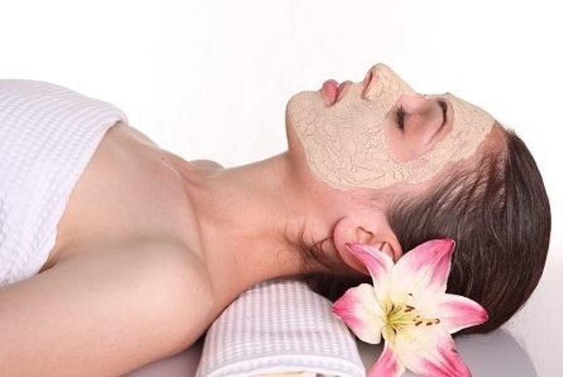 Mặt nạ bột hạt sen và dầu dừa giúp đẹp da hiệu quả