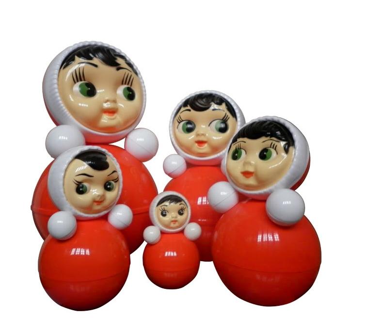 Hình dáng lật đật trông giống như con số 8.