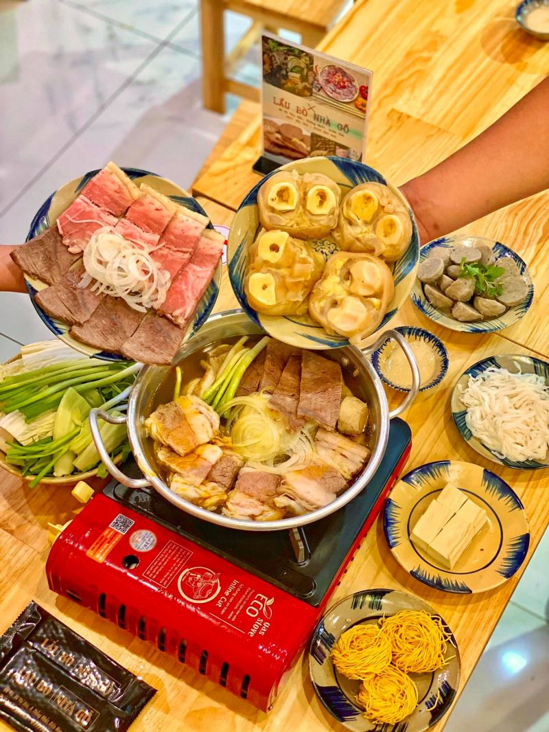 Lẩu bò Nhà Gỗ