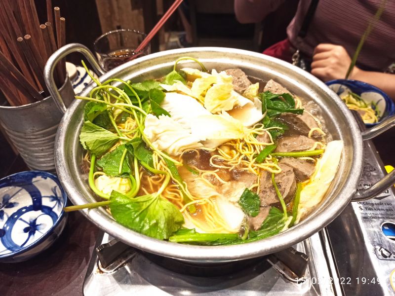 Lẩu bò Nhà Gỗ