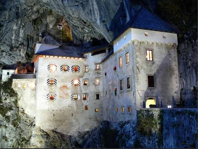 Lâu đài Predjamski