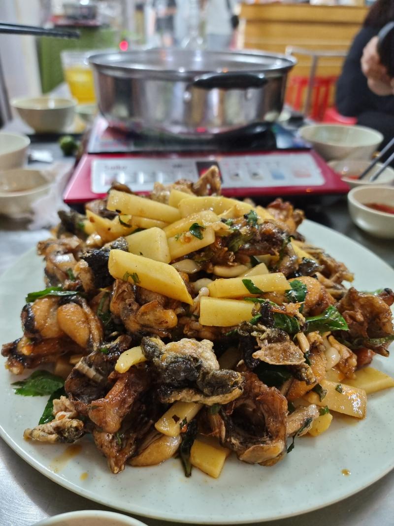 Lẩu ếch 38 Trần Qúy Kiên