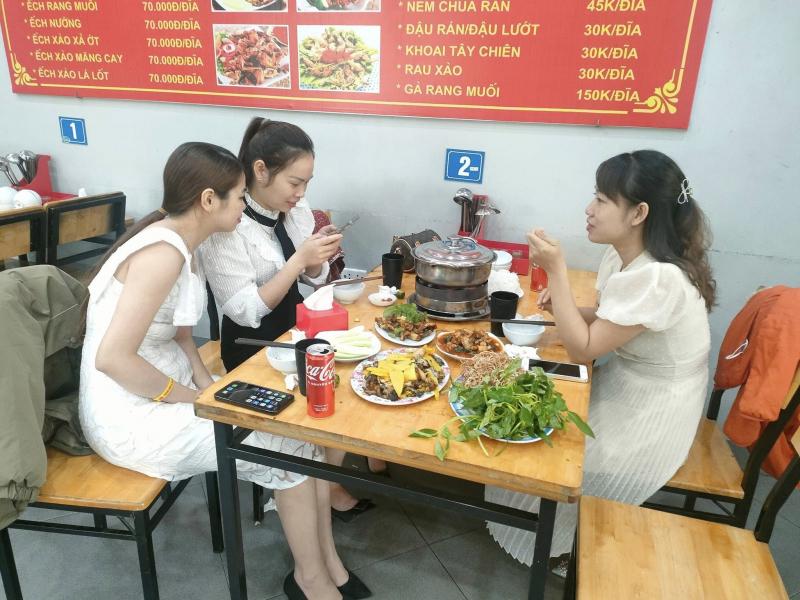 Lẩu Ếch, Gà Dũng Thuận