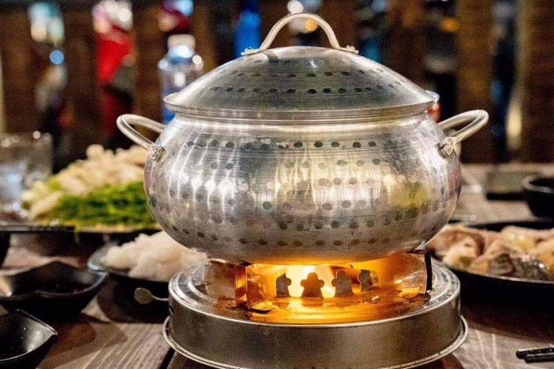 Lẩu Gà Đất Tổ