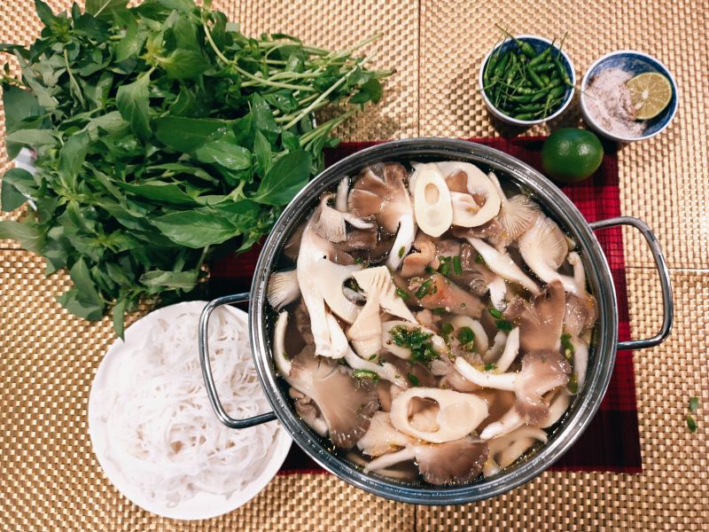 Lẩu Gà Lá é 128 Phạm Văn Đồng