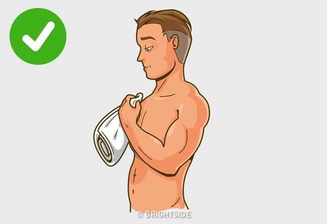 Hãy sử dụng khăn tắm lau người mềm mại để giữ độ ẩm cho da nhé