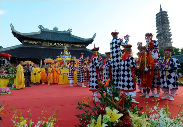 Lễ hội chùa Bái Đính là lễ hội hành hương về vùng đất cố đô Hoa Lư tỉnh Ninh Bình