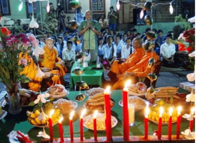 Lễ hội cúng trăng Ok Om Bok