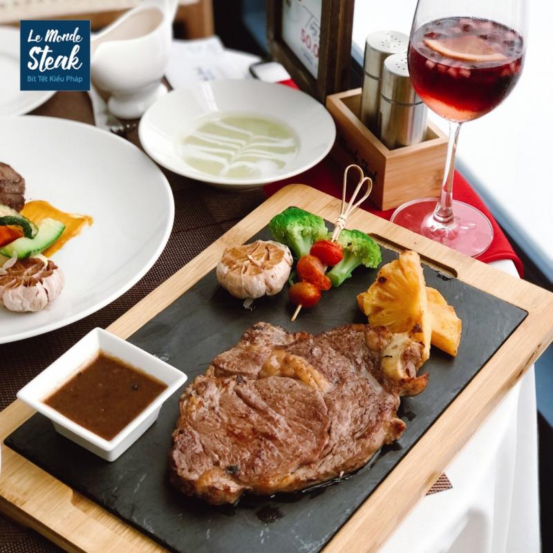 Le Monde Steak