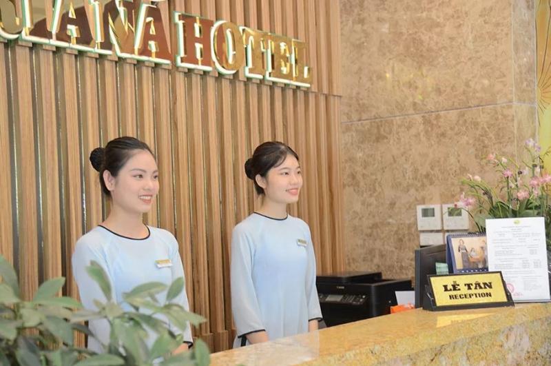 Lễ tân khách sạn