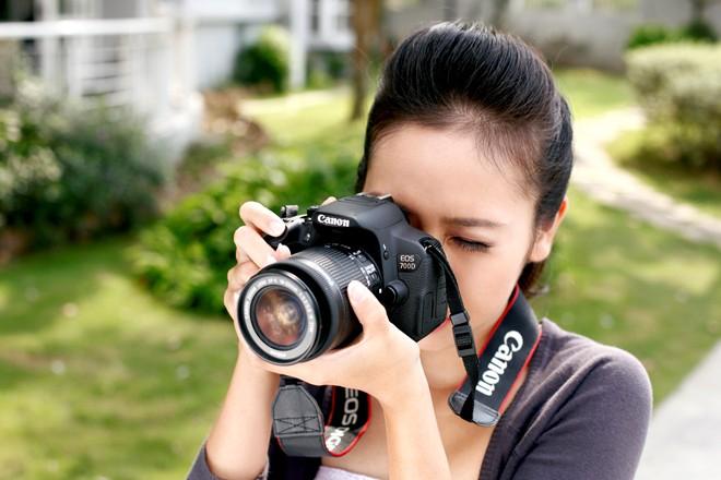 Lens MF (Chế độ Manual Focus)