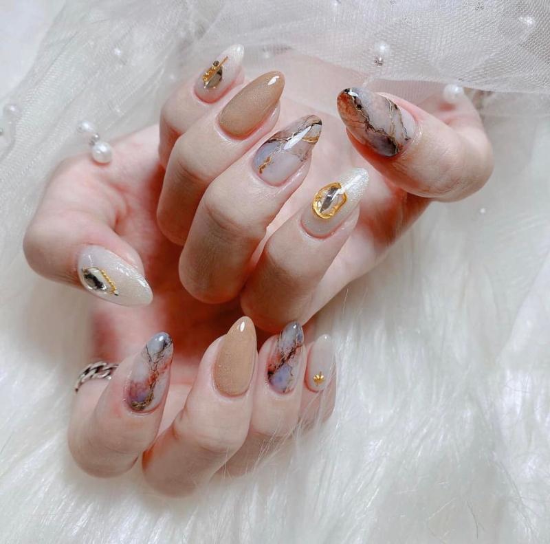 Lily Nail