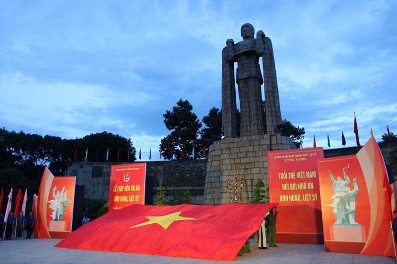 Mồ anh hoa nở (Hình minh hoạ)