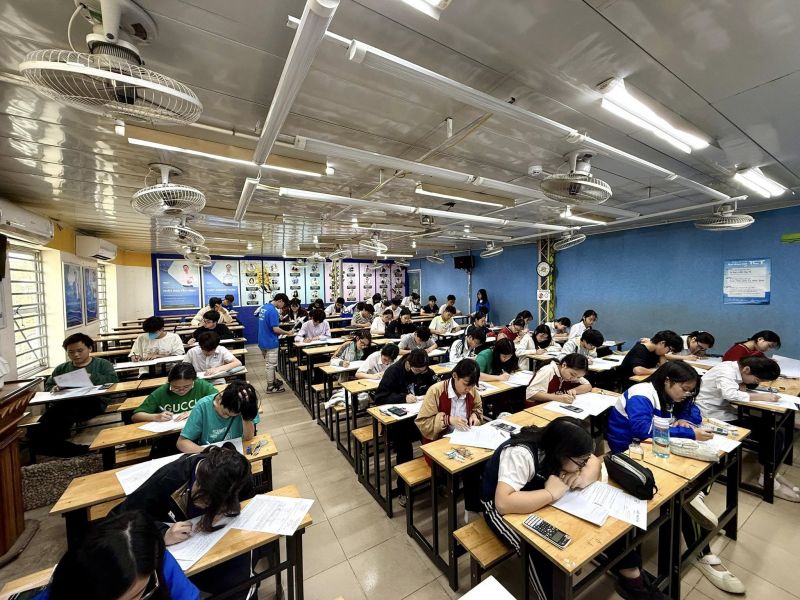 Lớp Thầy Chung Toán – TCT (Tâm Chí Tài)