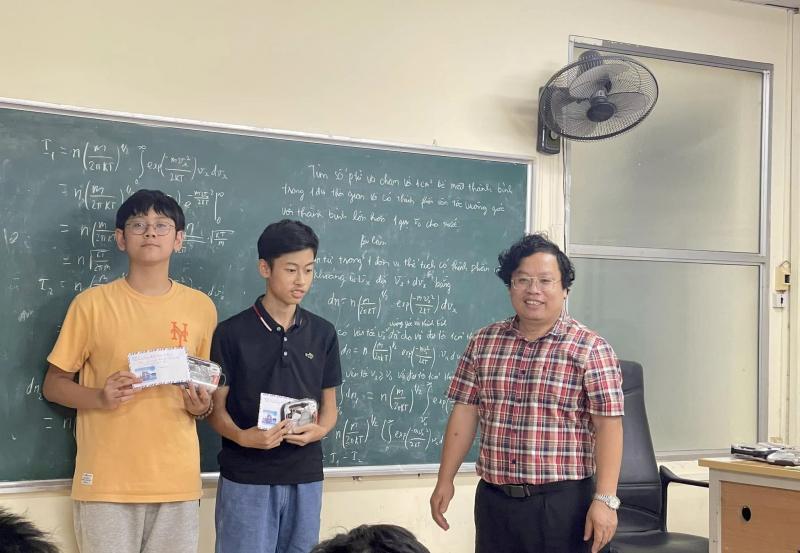 Lớp toán thầy Khánh Chuyên Sư Phạm
