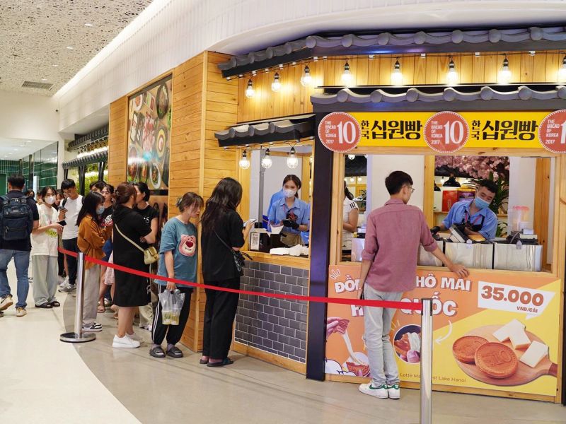 Bánh đồng xu phô mai tại Lotte Mall Tây Hồ