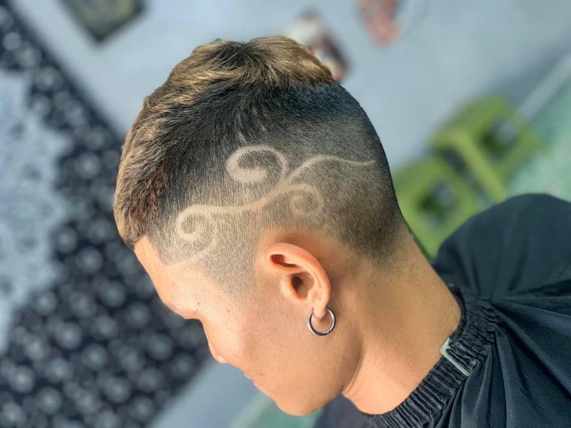 LUCKY barber shop