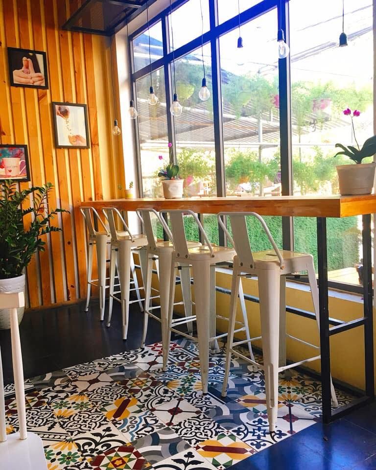 Ly Eck - Cafe