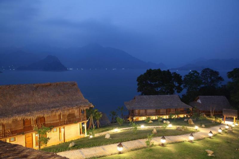 Mai Chau Hideaway lung linh về đêm