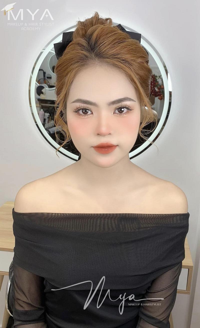 MAKEUP MYA