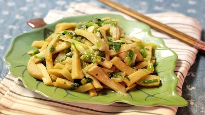 Món măng kho là món ăn mặn mà nếu bạn là sinh viên thì chắc chắn bạn sẽ phải ăn qua một lần