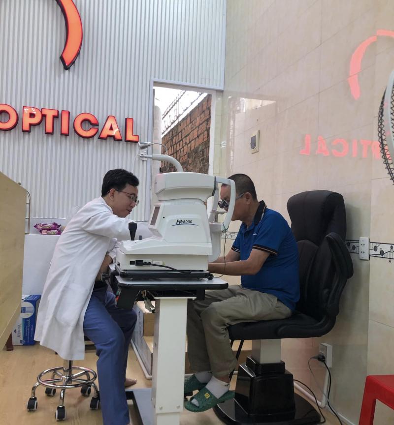 Mắt Kính Đình Nhân
