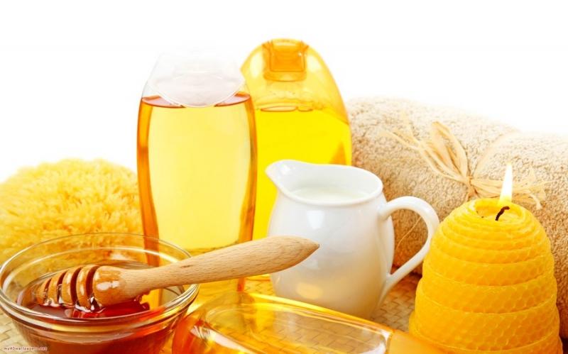 Mật ong là nguyên liệu thiên nhiên phổ biến trong việc làm đẹp