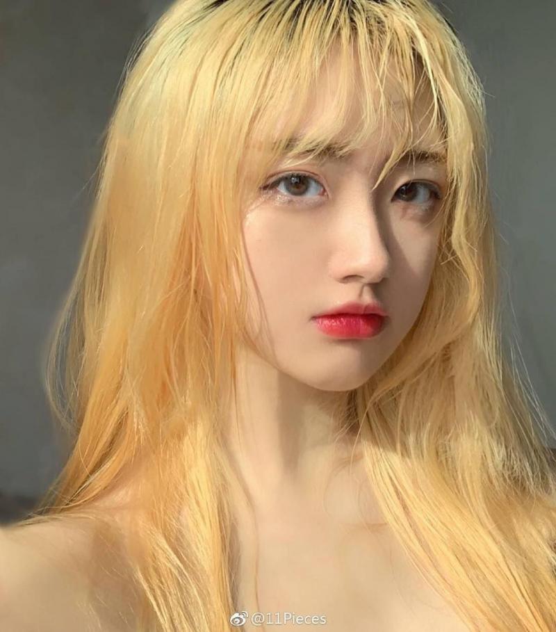 Tóc màu vàng được Yoona và Krystal trưng dụng trong những lần quảng bá