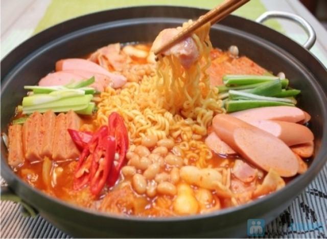 Nên bổ sung mỗi bát mì từ 25-30 gr chất đạm như thịt bò, thịt lợn hoặc tôm.