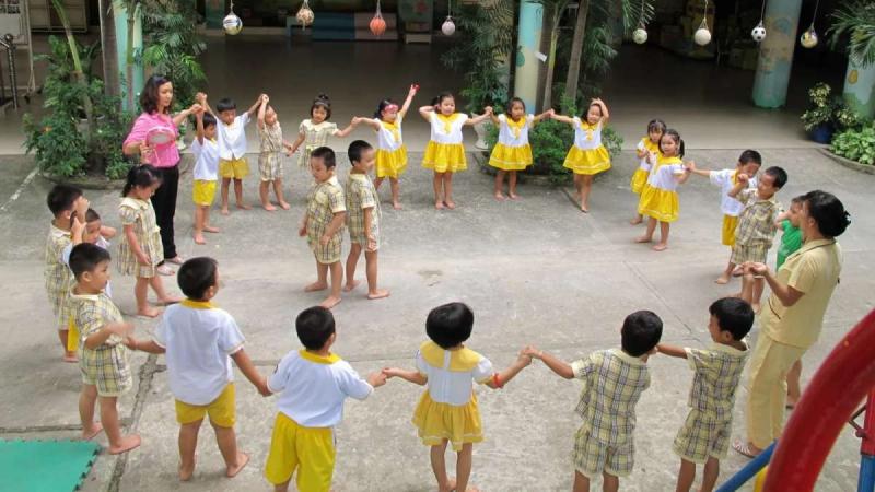 Mèo đuổi chuột