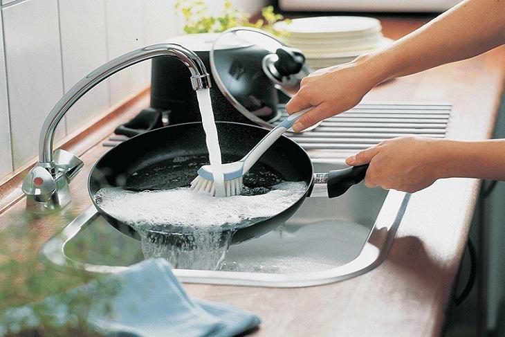 Mẹo nhỏ giúp vệ sinh chảo chống dính tốt nhất.