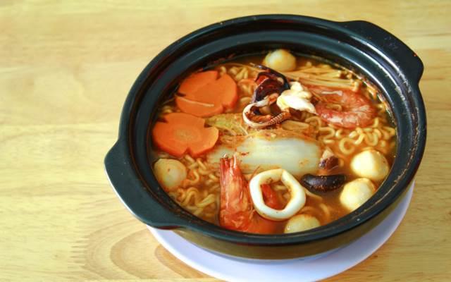 Mì kim chi hải sản