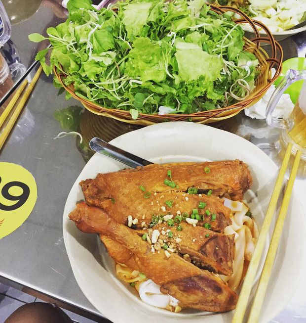 Mì Quảng vịt Bà Phượng