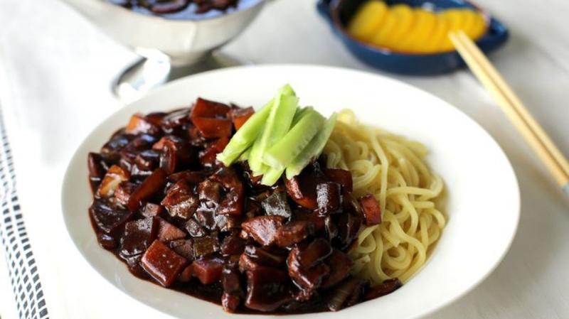Mì tương đen