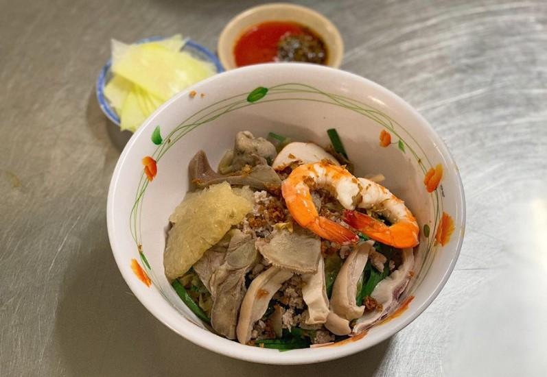 Mì vịt tiềm - A Cón