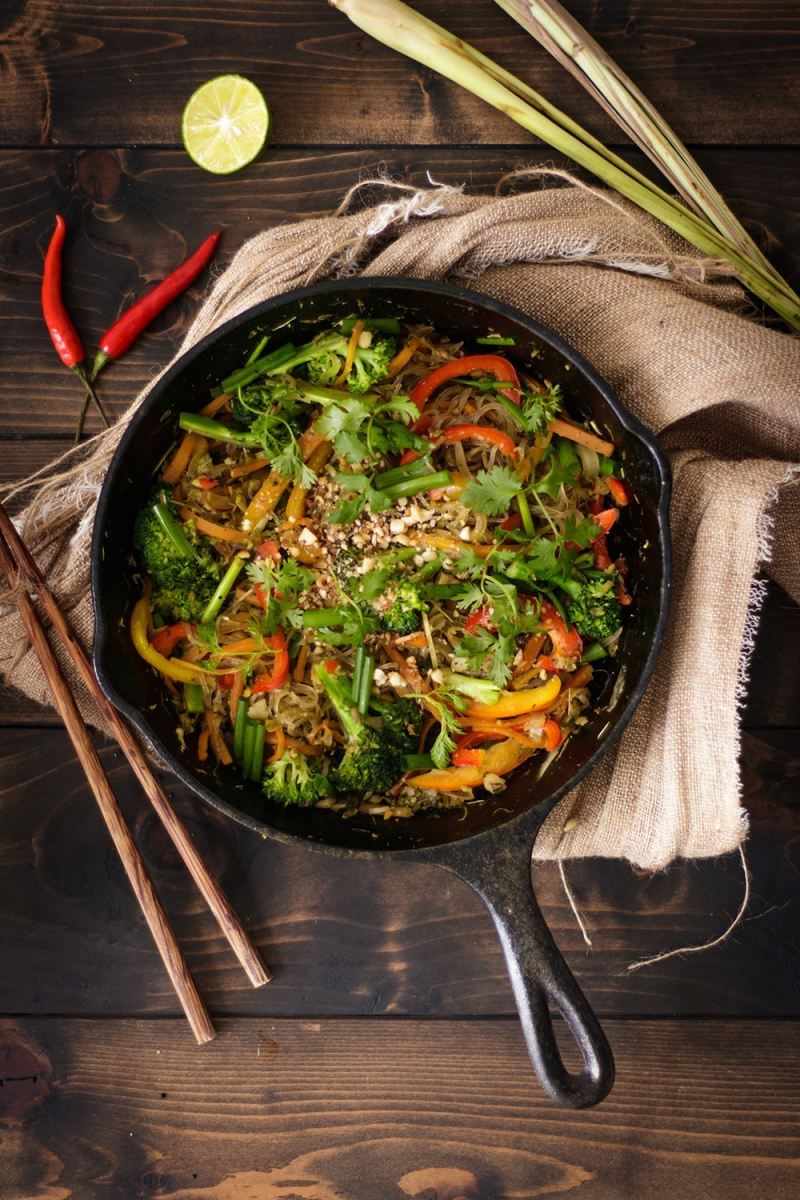 Miến xào thịt viên cải xanh