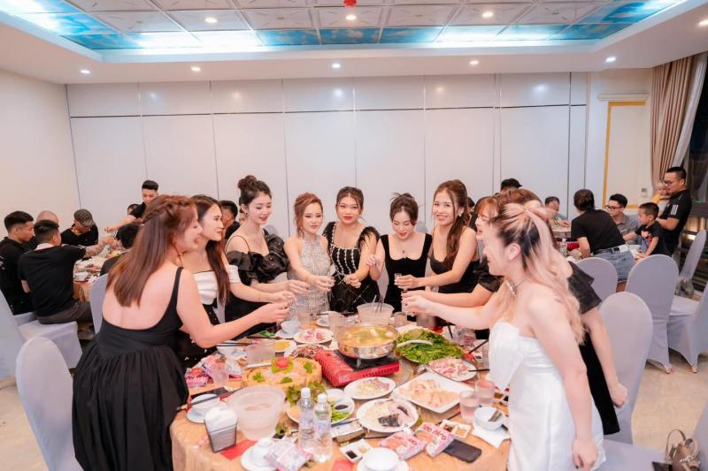 Minh Nguyệt Restaurant