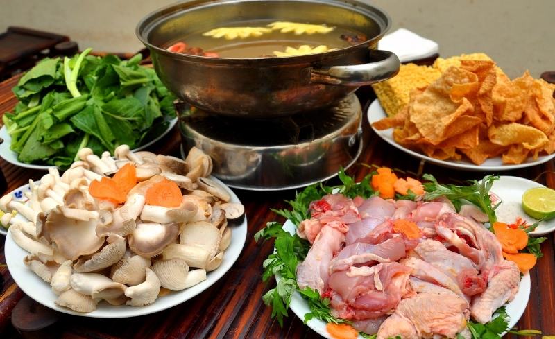 Món lẩu gà quen thuộc