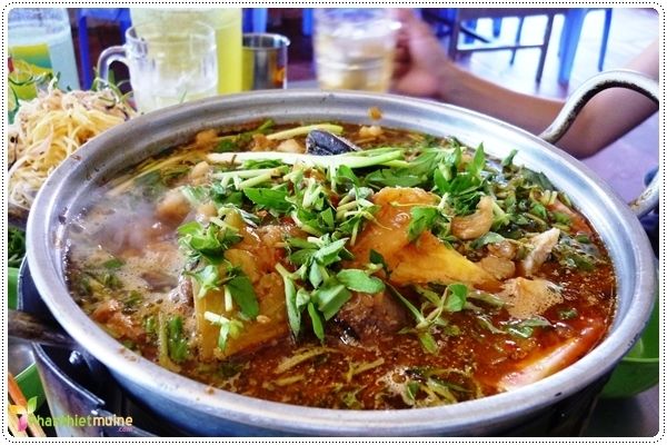 Món ăn kì lạ của Pleiku từ những loại lá rừng