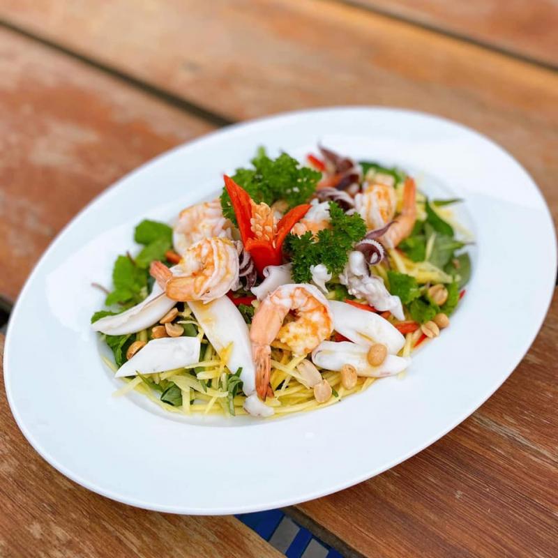 Một Nắng Seafood Restaurant & Lounge