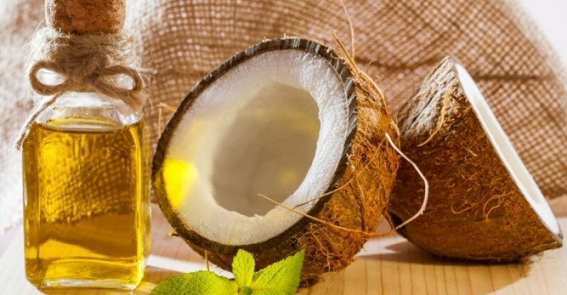Dùng dầu dừa để làm đẹp luôn được nhiều người tin dùng