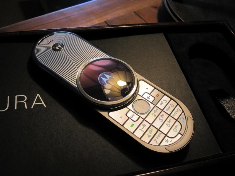 Motorola AURA được xếp ở phân khúc điện thoại siêu sang với mức giá lên tới 2.000 USD