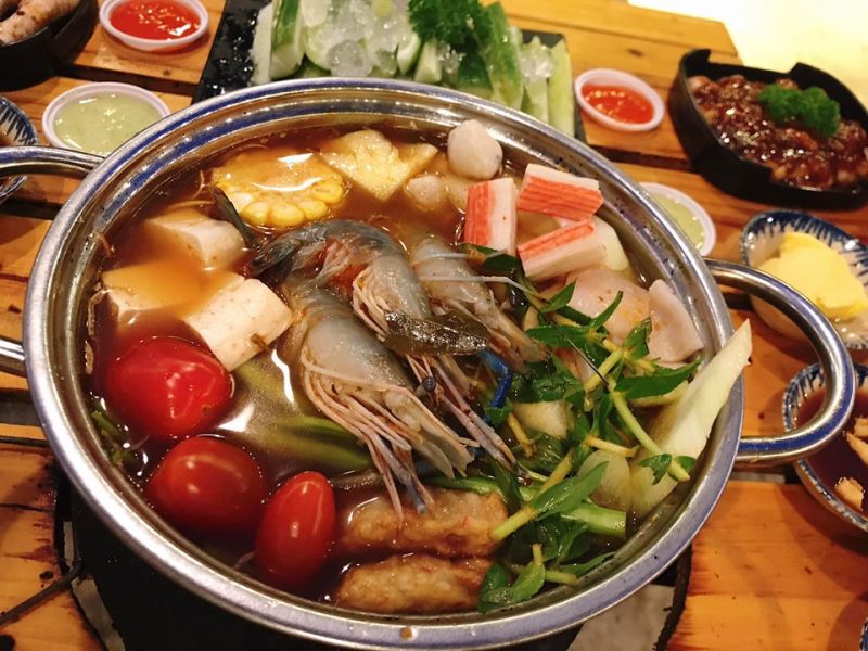 ới đội ngũ nhân viên nhiệt tình, đến với Nậm Nướng - Tiệm Bò Nướng Đà Lạt khách hàng luôn được phục vụ một cách chu đáo nhất, tận tình nhất.