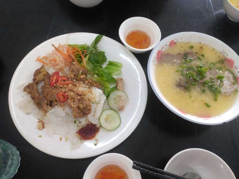 Năm Tường - Cháo Lòng, Bánh Hỏi & Bún Thịt Nướng