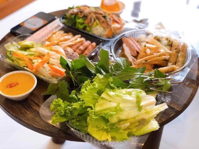 NEM CHẢ NƯỚNG CUỐN• BÚN KHÔ THỊT NƯỚNG HOÀ
