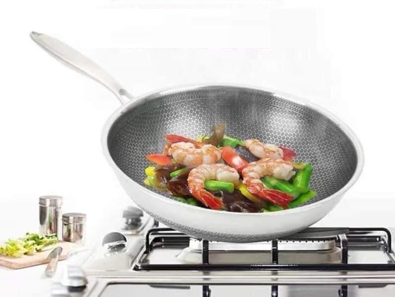 Nên mua chảo có tay cầm chắc chắn