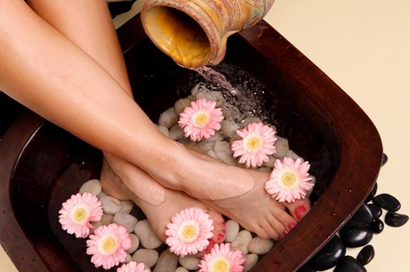 Ngâm chân trước khi đi ngủ