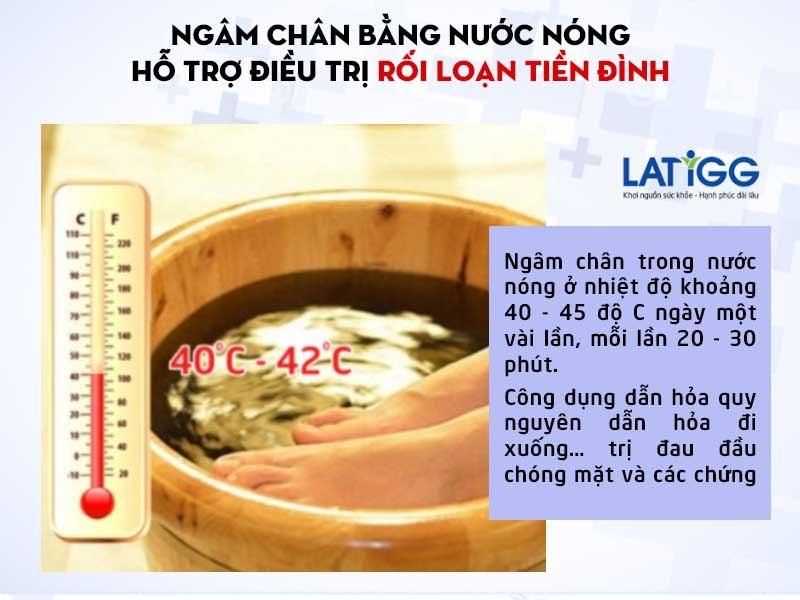 Ngâm chân với nước ấm